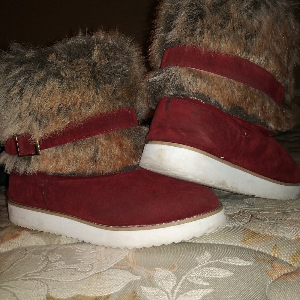 Womens size 7 maroon red furry boots
